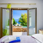 Kyklamino Villa *