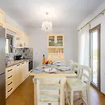 Kyklamino Villa