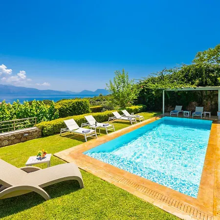 Kyklamino Villa *